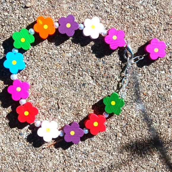 Colorful Handcrafted 8" Bracelet Featuring Real Pearls W/ 2" Extender - Picture 1 of 3